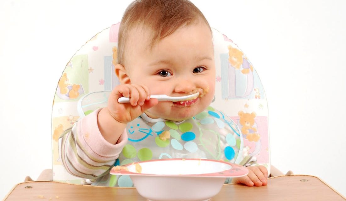 Tips Pilih Sendok Makan Bayi yang Berkualitas dan Nyaman Dipakai